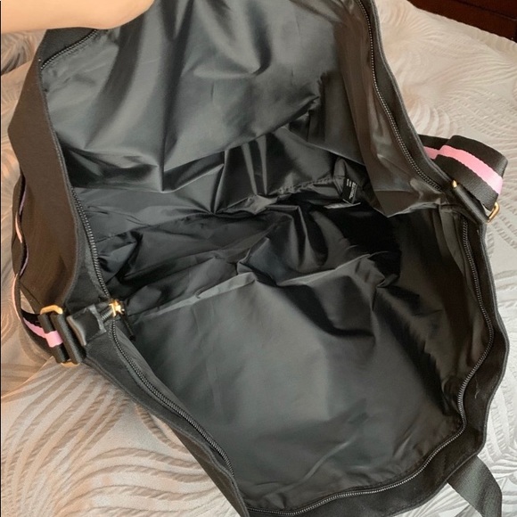 ❌VS Weekender ❌Tote 👜NWT - Picture 5 of 5